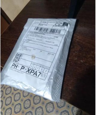 Natanggap na parcel mula sa courier
